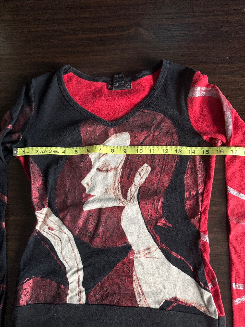 Custo Barcelona Black & Red Long-Sleeve V-Neck Graphic Top - Picture 3 of 5